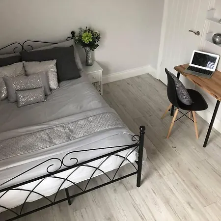 Falmouth House 3 Bedrooms 5 Beds Workstays Uk * 미들즈브러