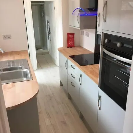Falmouth House 3 Bedrooms 5 Beds Workstays Uk *